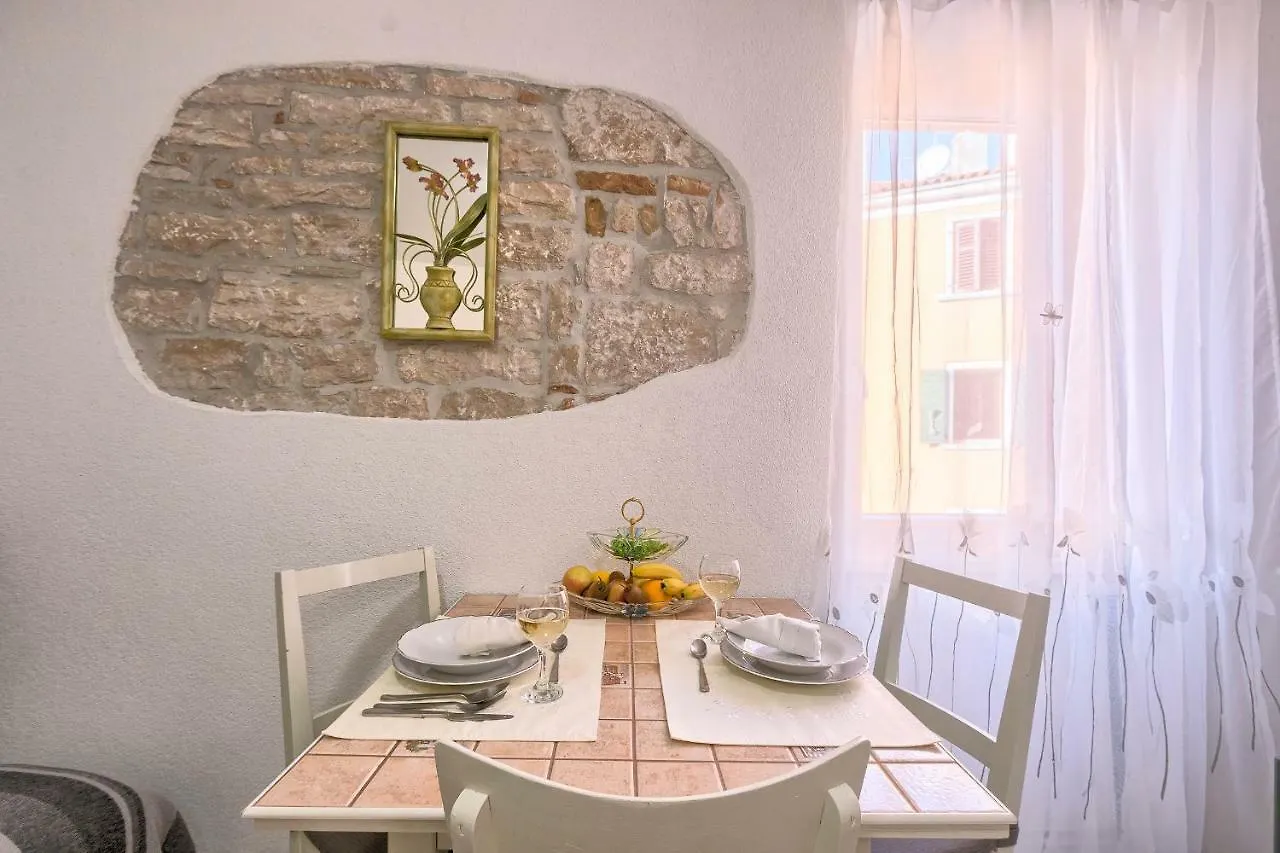 Graciela Apartment ロヴィニ 0*,  クロアチア